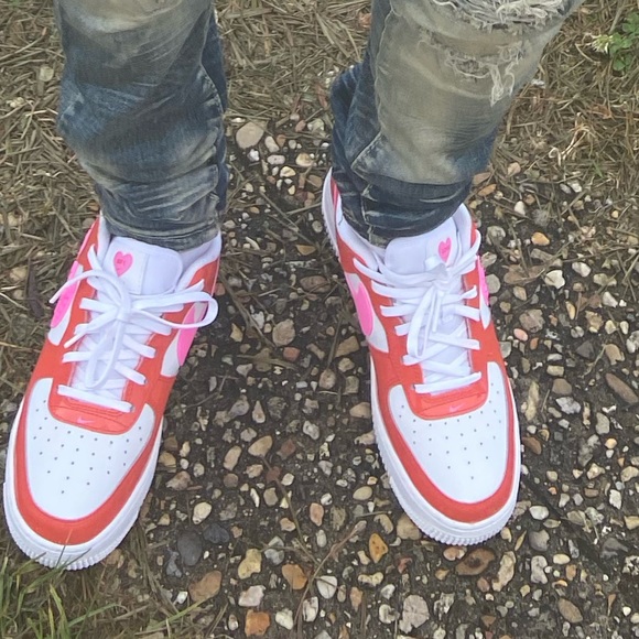 pink and white and red shoe - Picture 4 of 4